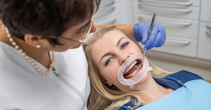 Optimized esthetics when treating discolored teeth