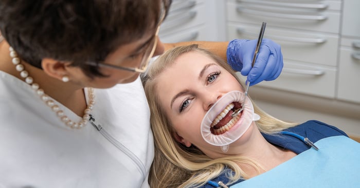 How to optimize direct composite restorations
