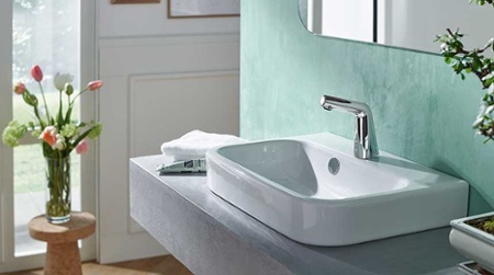Oras-Inspera_HANSADESIGNO-touchless-faucet-has-elegant-design-and-saves-water_450x251-1