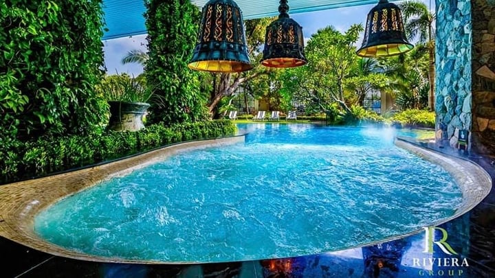 5 Condos with the Best Swimming Pool