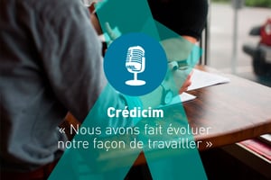 Textes : Crédicim - " Nous avons fait évoluer notre façon de travailler " Image : homme qui semble travailler et écrire à son bureau