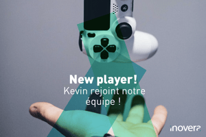 Main, manette de jeu vidéo. Texte : New player! Kevin rejoint notre équipe !