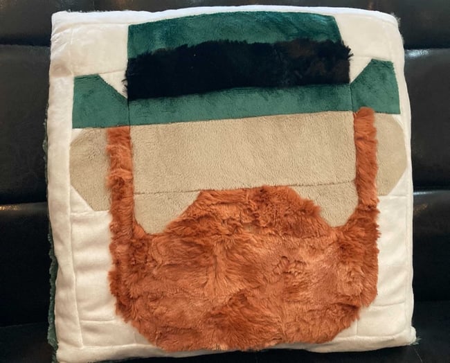 How to Sew a Saint Patrick’s Day Reading Pillow (Leprechaun Pillow Sewing Tutorial)