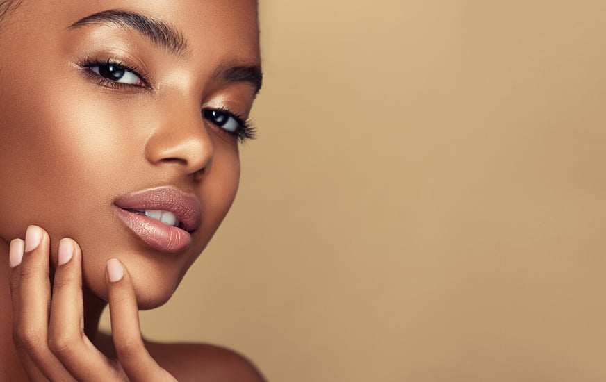 Tips de maquillaje para morenas: ojos, labios y rostro