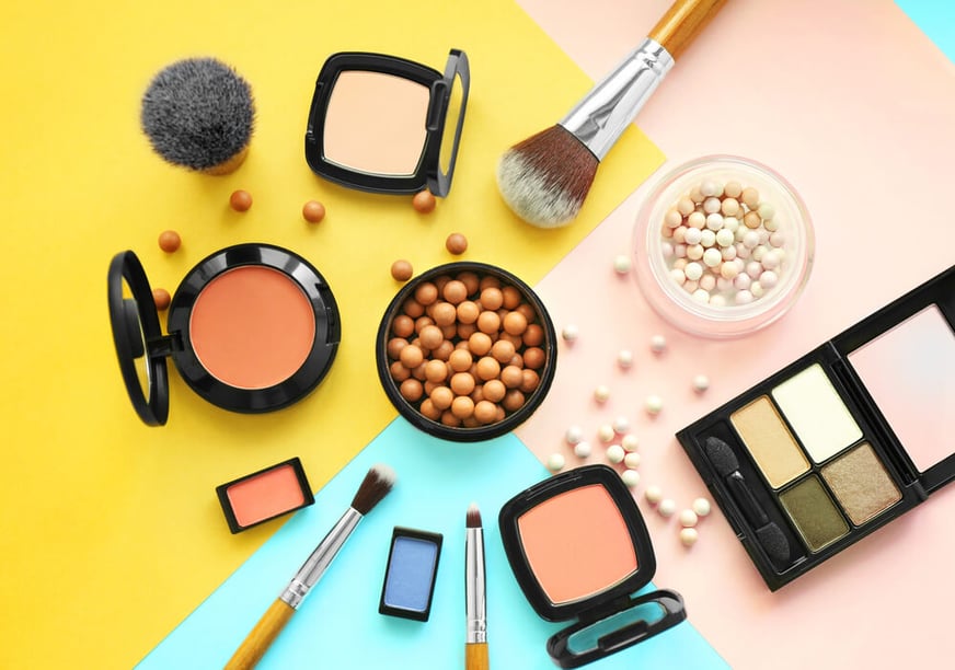 Packs de maquillaje para cuarentena que no pueden faltar en tus días de teletrabajo