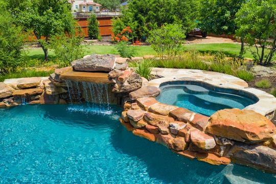 custom-shaped-pool