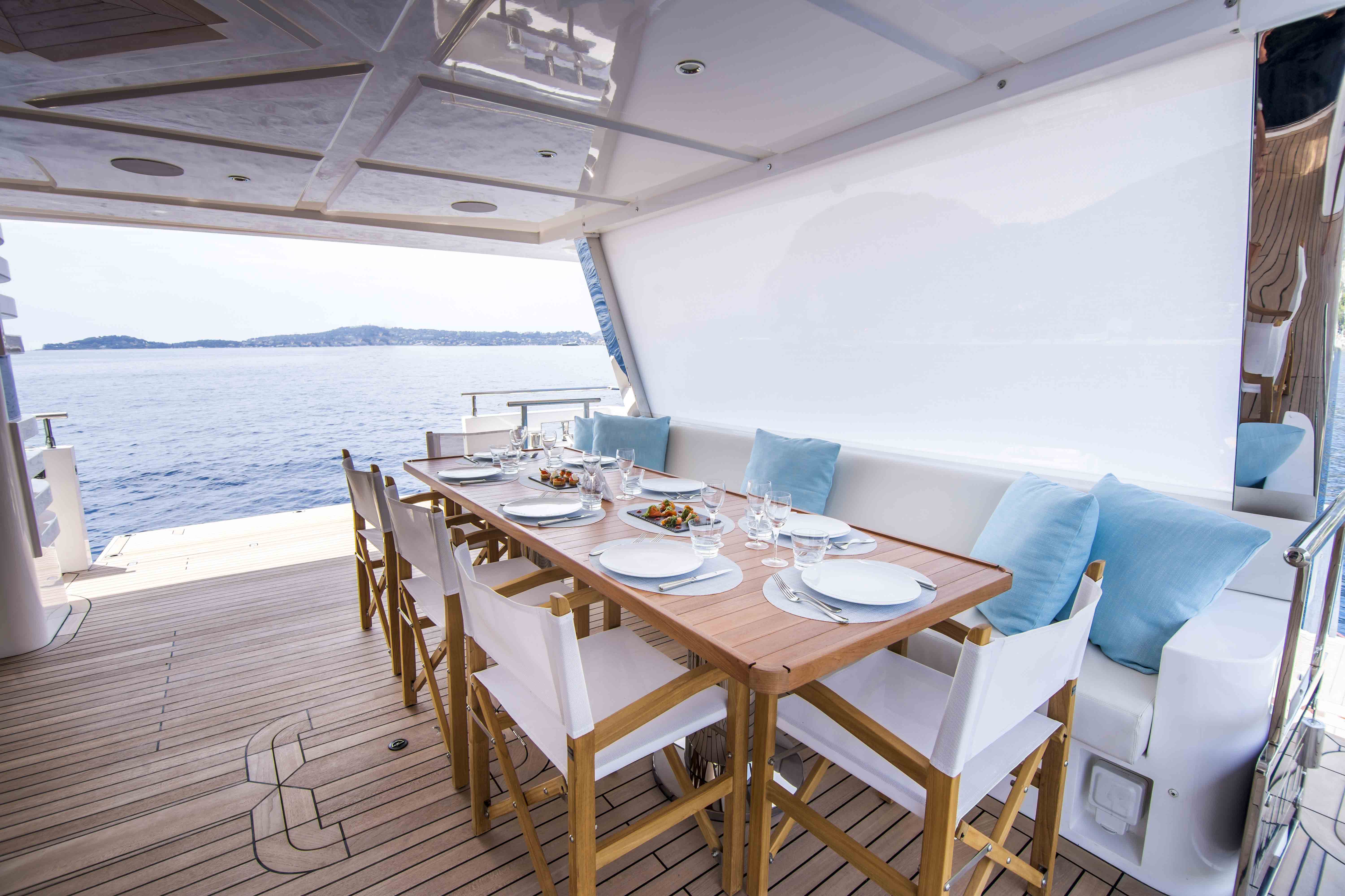 Aft Seating Area (3)