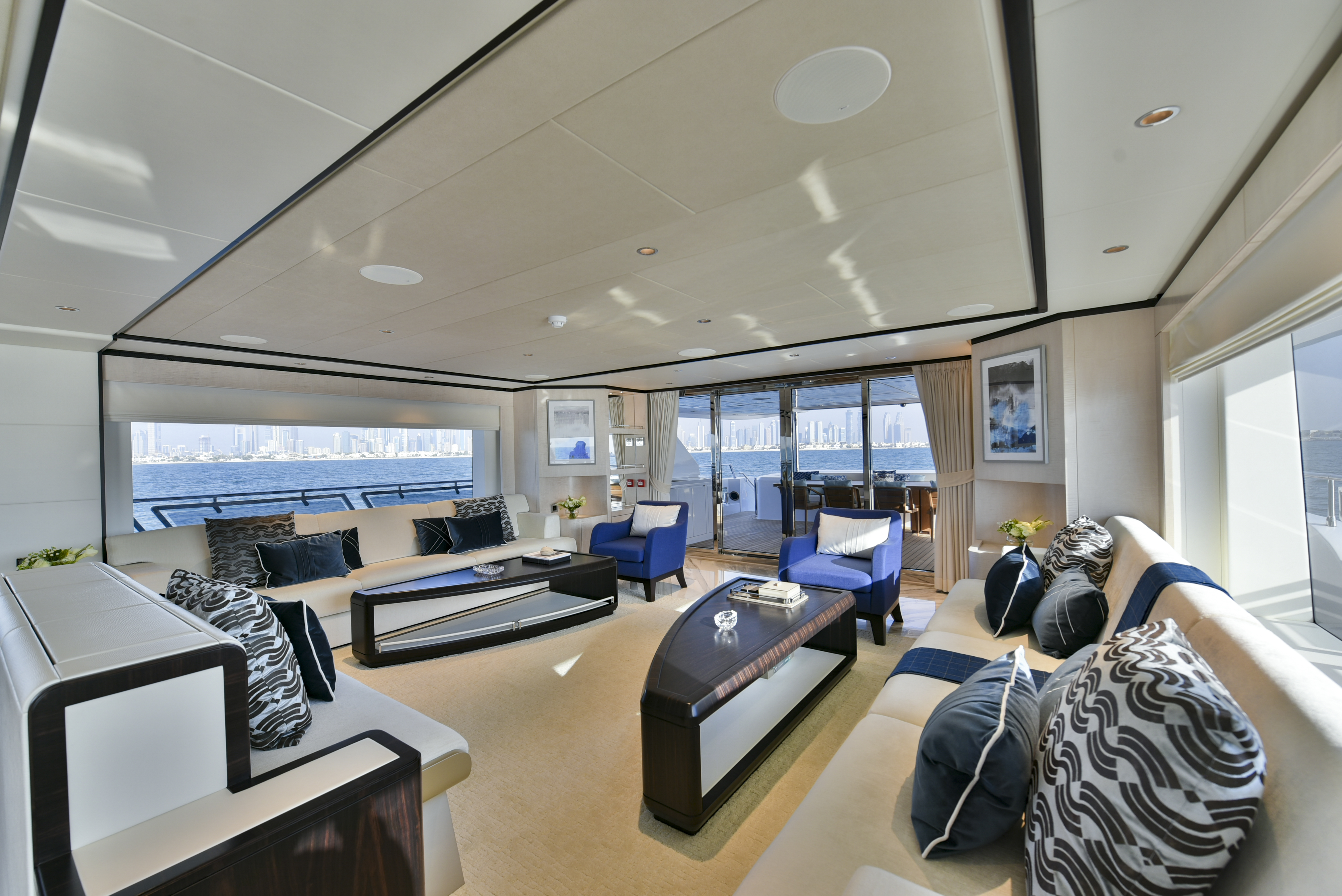 Main Saloon (3)