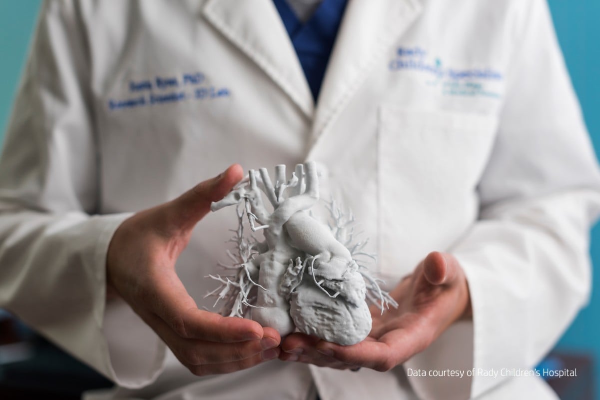 3D heart printed in white with HP Jet Fusion 540 3D printer - TPM