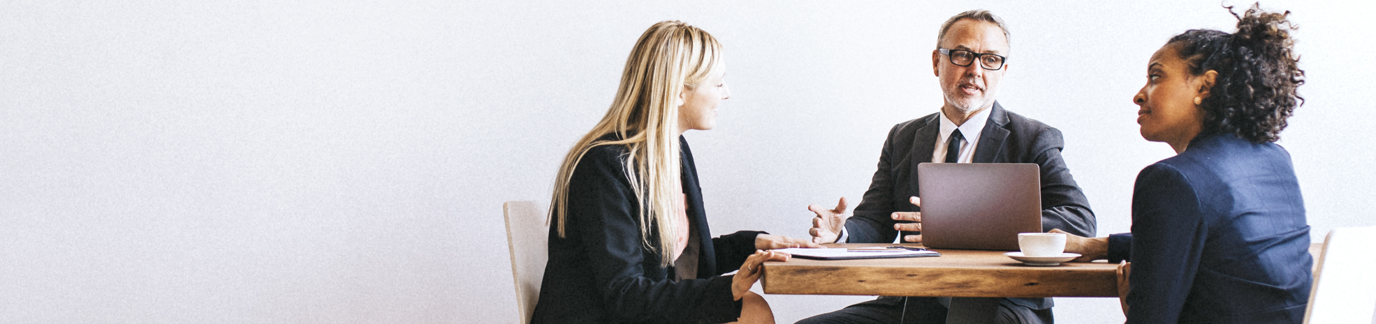 accounting-professionals-advising-a-business-owner