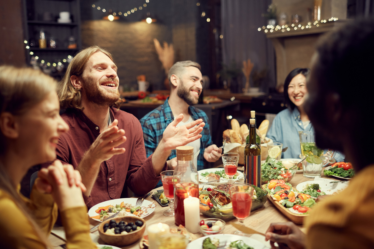 happy-customers-at-a-restaurant