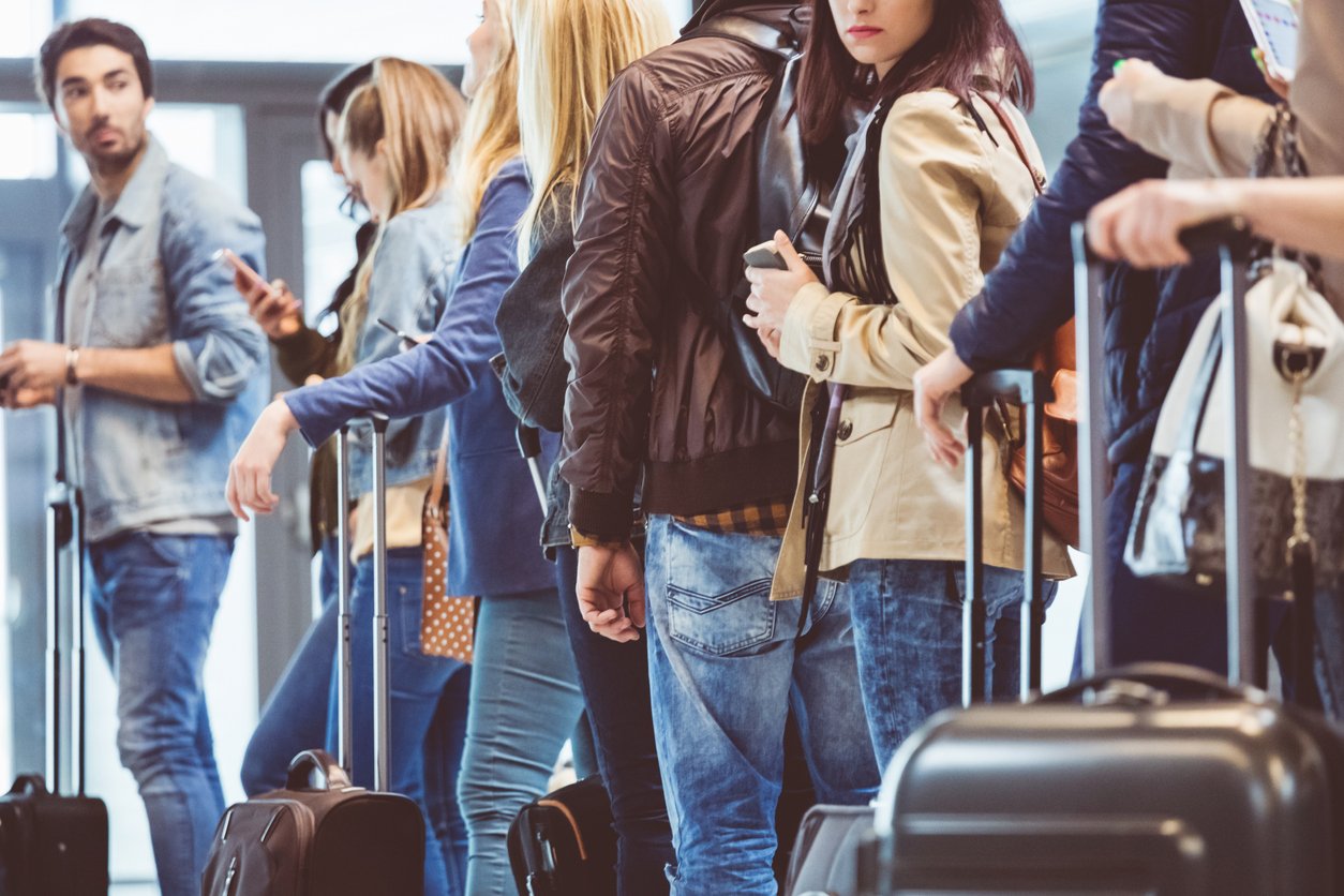 traditional-airport-line-up