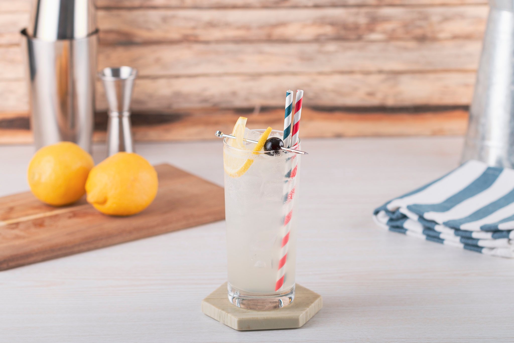 A Tom Collins Is the High-Brow Hard Lemonade You've Been Waiting For