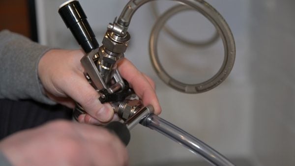 Step 3: Connect air line to U coupler.