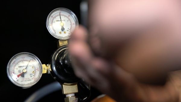 Step 9: Set the Nitrogen regulator to 30-35 PSI.