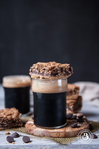 Oatmeal Stout Chocolate Chip Cookie Bars