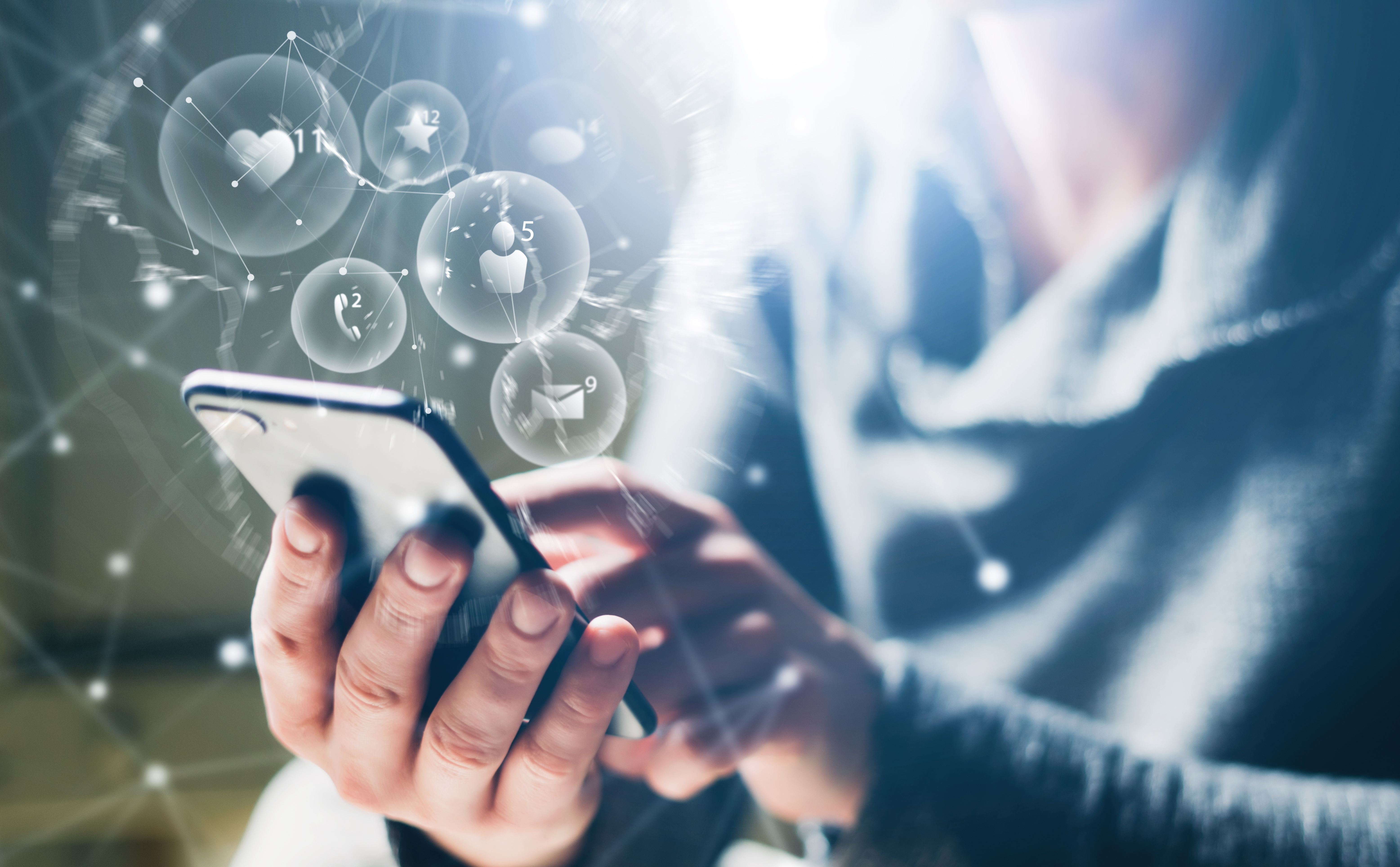 hand-messaging-on-phone-for-business