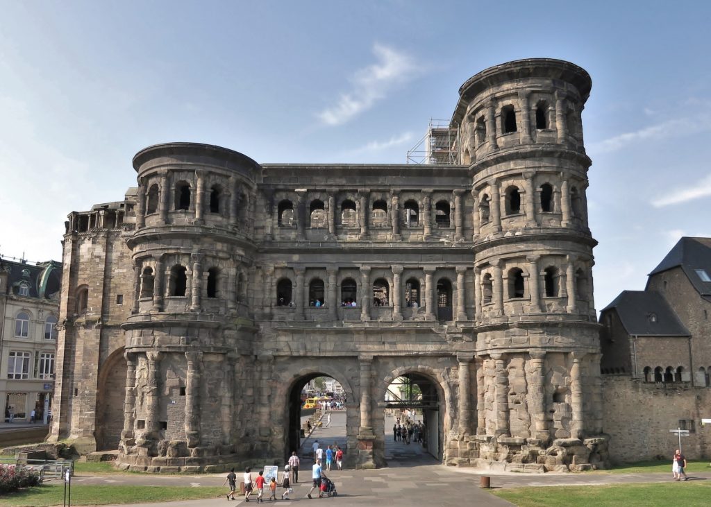 Blick auf die Porta Nigra in Trier