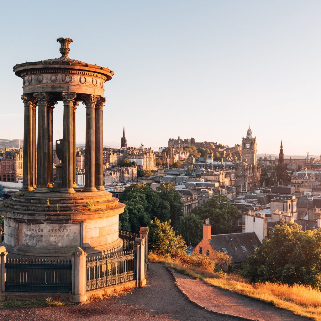 Edinburgh hat als eine der schönsten Städte der Welt viel zu bieten und sollte unbedingt besucht werden. 