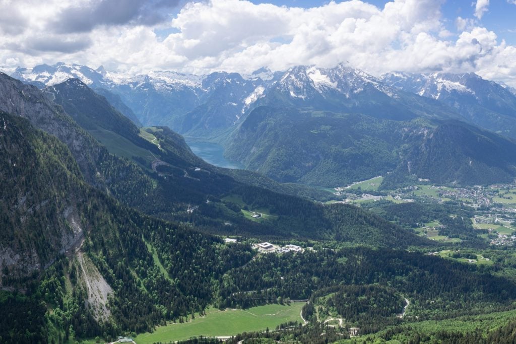 Reise Horoskop 2021 (Teil 1): deutsche Alpen mit Blick über Berchtesgaden.