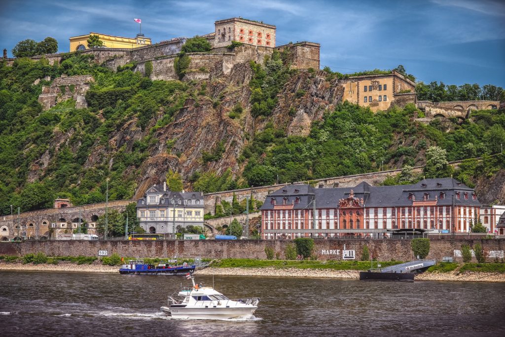 Blick auf Koblenz und die Festung Ehrenbreitstein