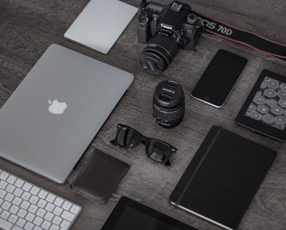 packing tips with a bunch of black and white electronics on top of a wooden table