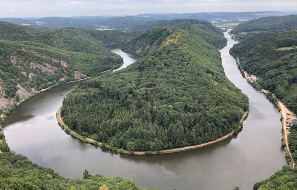 Saarschleife im Saarland fotografiert aus der Luft. Dies ist außerdem der Blick vom Campingplatz Cloefhänger. 