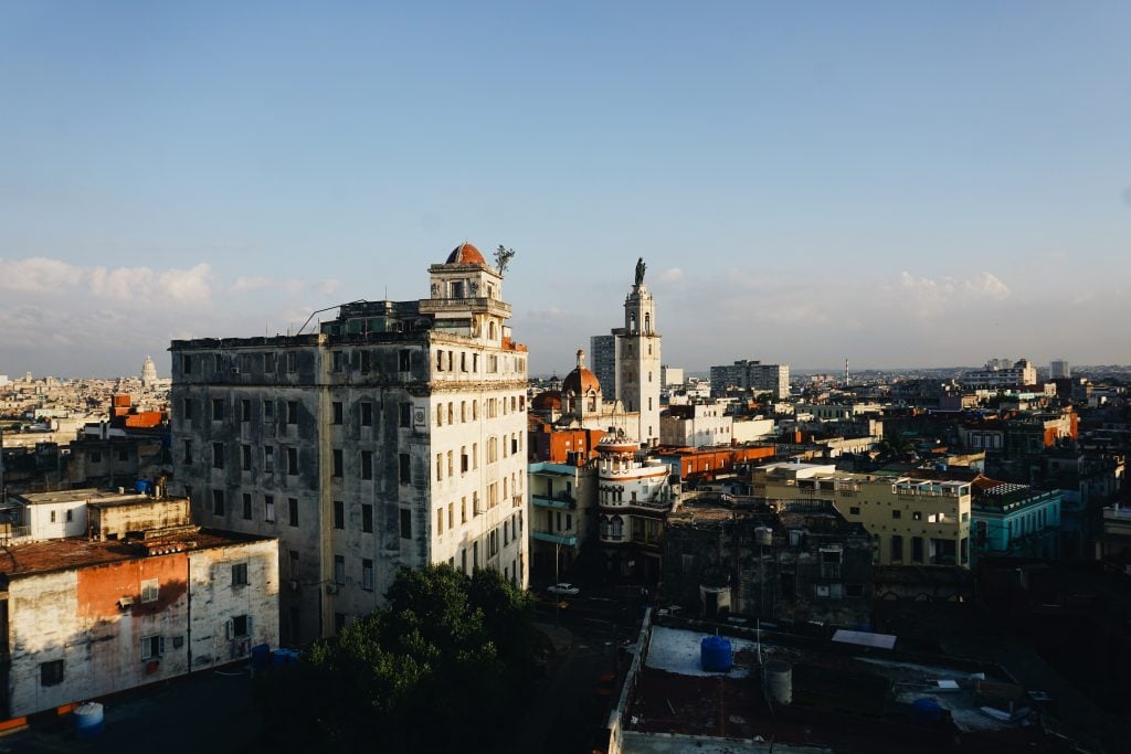 Havana-Vedado mit vielen ruinösen Gebäuden.