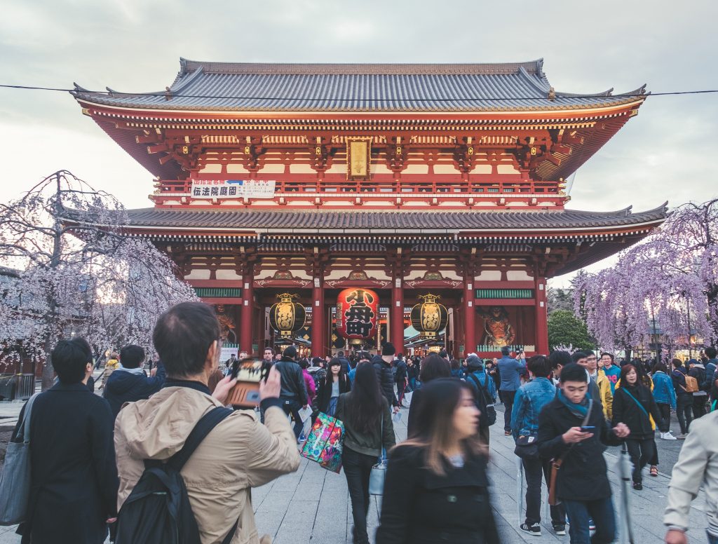 Senso-ji temple in Japan with a lot of people escape to Japa n with this travel itinerary. 