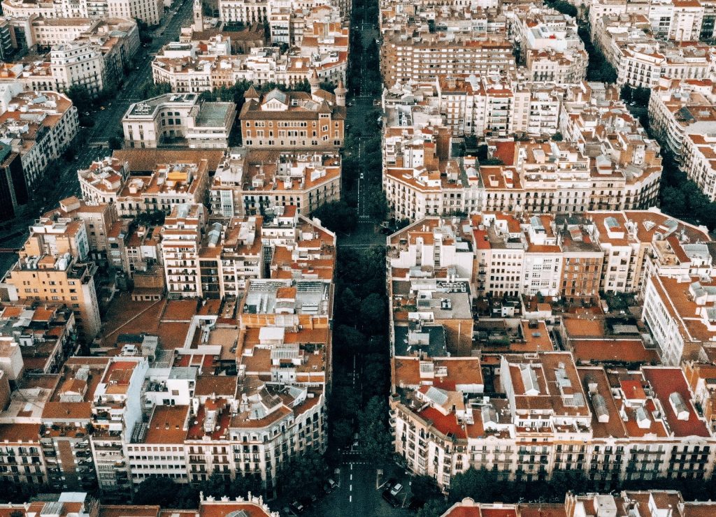 A birds eye view picture of Barcelona with its rounded housing blocks. 