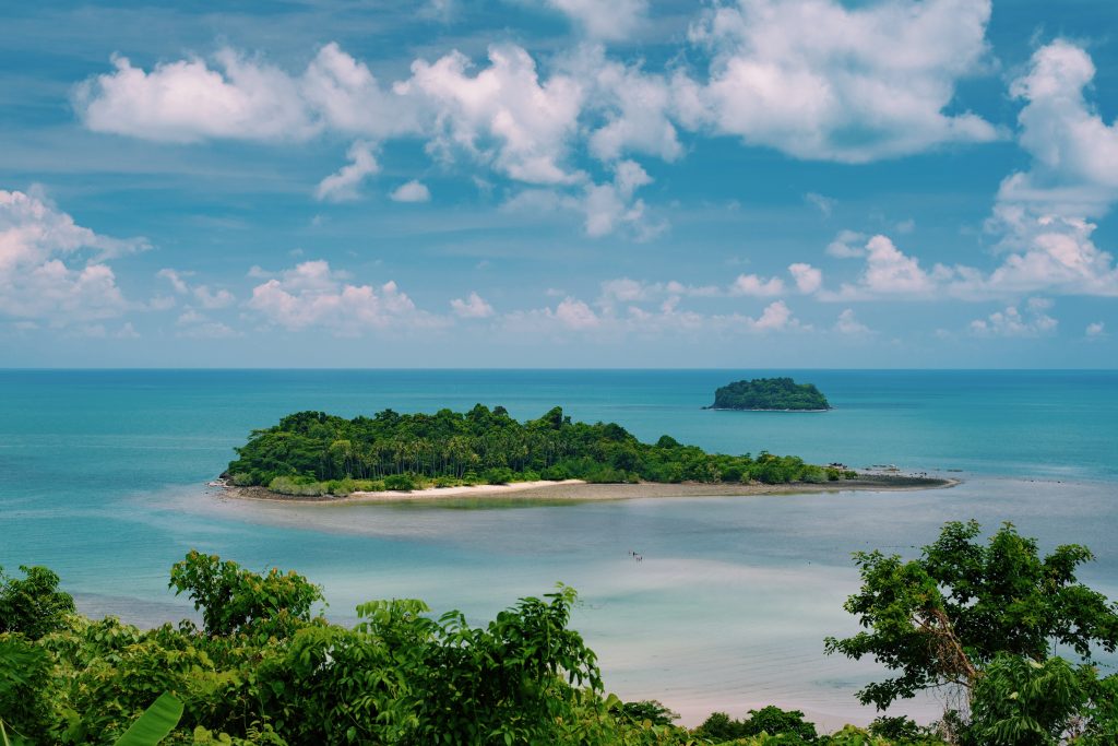 The best places to vacation at sea in Koh chang island, Thailand with white sandy beaches and emerald green water.
