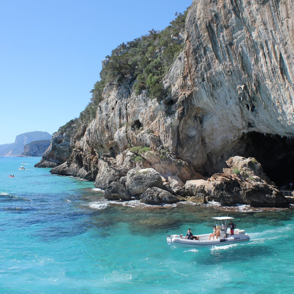 Turquoise waters, rocky cliffs and hidden beaches in Sardinia are a given on your road trip 