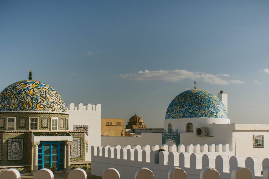 Travel horoscope 2021 (part 1): colorful roofs in Tunisia