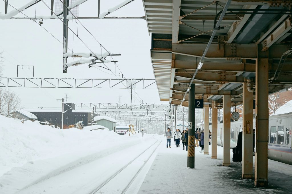 Bahnstation im Winter