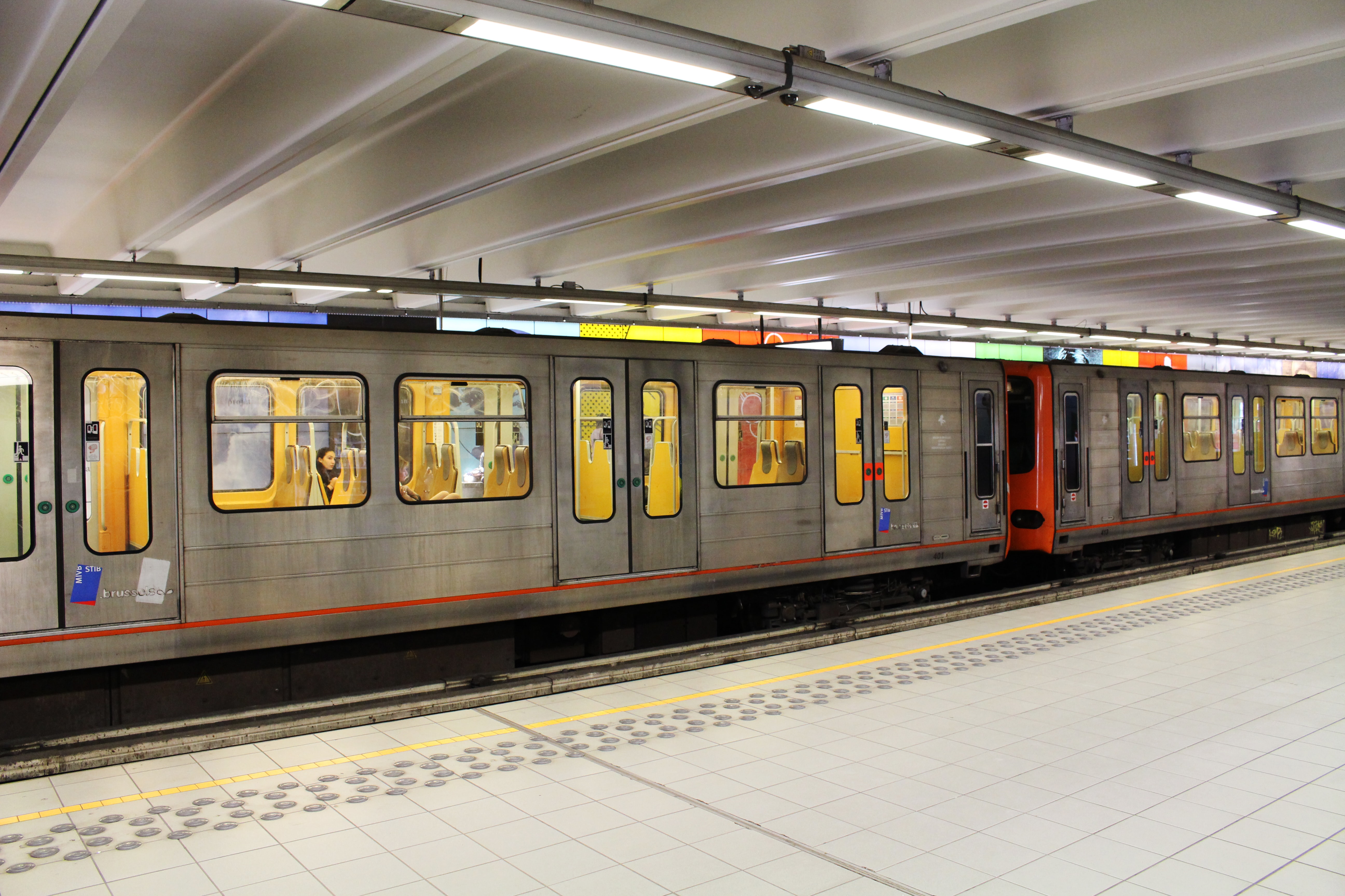 A picture of a metro.